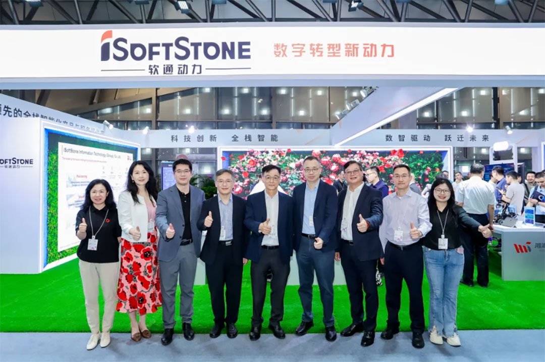 华为全联接大会2025 | 亚星游戏动力乐成举行“全栈智能 激刊行业增添新引擎”论坛  智能化转型实践,终端AI,智能算力,高质量生长 9月18日，，，，，，，，作为华为全联接大会2025独家钻石赞助商，，，，，，，，亚星游戏动力乐成举行“全栈智能 激刊行业增添新引擎”主题论坛。。。。。。。本次论坛汇聚了来自医疗、烟草、修建、环保、家居等多个行业的智能化转型实践先锋，，，，，，，，分享前沿看法与实践履历，，，，，，，，配合探讨加速行业智能化转型的新路径。。。。。。。论坛上，，，，，，，，亚星游戏动力联合华为及同伴配合举行了第四届“917转型”企动日宣布仪式，，，，，，，，亚星游戏华方分享了其全景战略与终端AI展望。。。。。。。  “917”扬帆起新程，，，，，，，，共引行业智能化     论坛现场。。。。。。，，，，亚星游戏动力联合华为与同伴配合举行第四届“917转型”企动日宣布仪式，，，，，，，，共引行业智能化。。。。。。；；；；；；；；粕Ю妥芩纠砦盒窕裕，，，，北京大学第三医院主任医师、教授、博士生导师江东，，，，，，，，无锡研奇智联手艺有限公司智能产品研发总监关学峰，，，，，，，，远景能源有限公司IT总监王永亮与亚星游戏动力董事黄颖，，，，，，，，董事兼首席手艺官刘会福，，，，，，，，执行副总裁、盘算产品与智能电子营业总裁韩智敏配合登台完成宣布。。。。。。。    亚星游戏动力董事黄颖在致辞中讲到，，，，，，，，今年是亚星游戏动力的双十华年，，，，，，，，亚星游戏动力再次站上新起点，，，，，，，，以“软硬一体